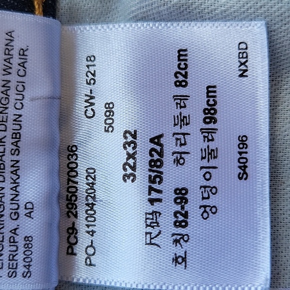 Levi's 502 Taper Fit Jeans Size 32 x 30 Dark Wash - Picture 13 of 14